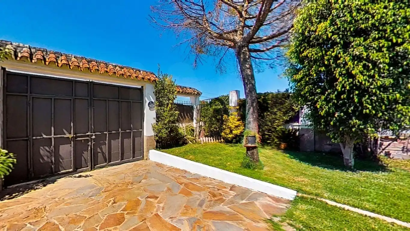Garden of Houses for sale in Dos Hermanas  with Air Conditioner, Heating and Swimming Pool