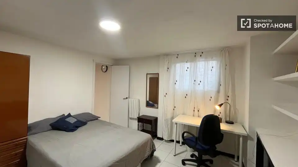 Habitación de Piso de alquiler en Madrid con Aire acondicionado, Calefacción y Amueblado