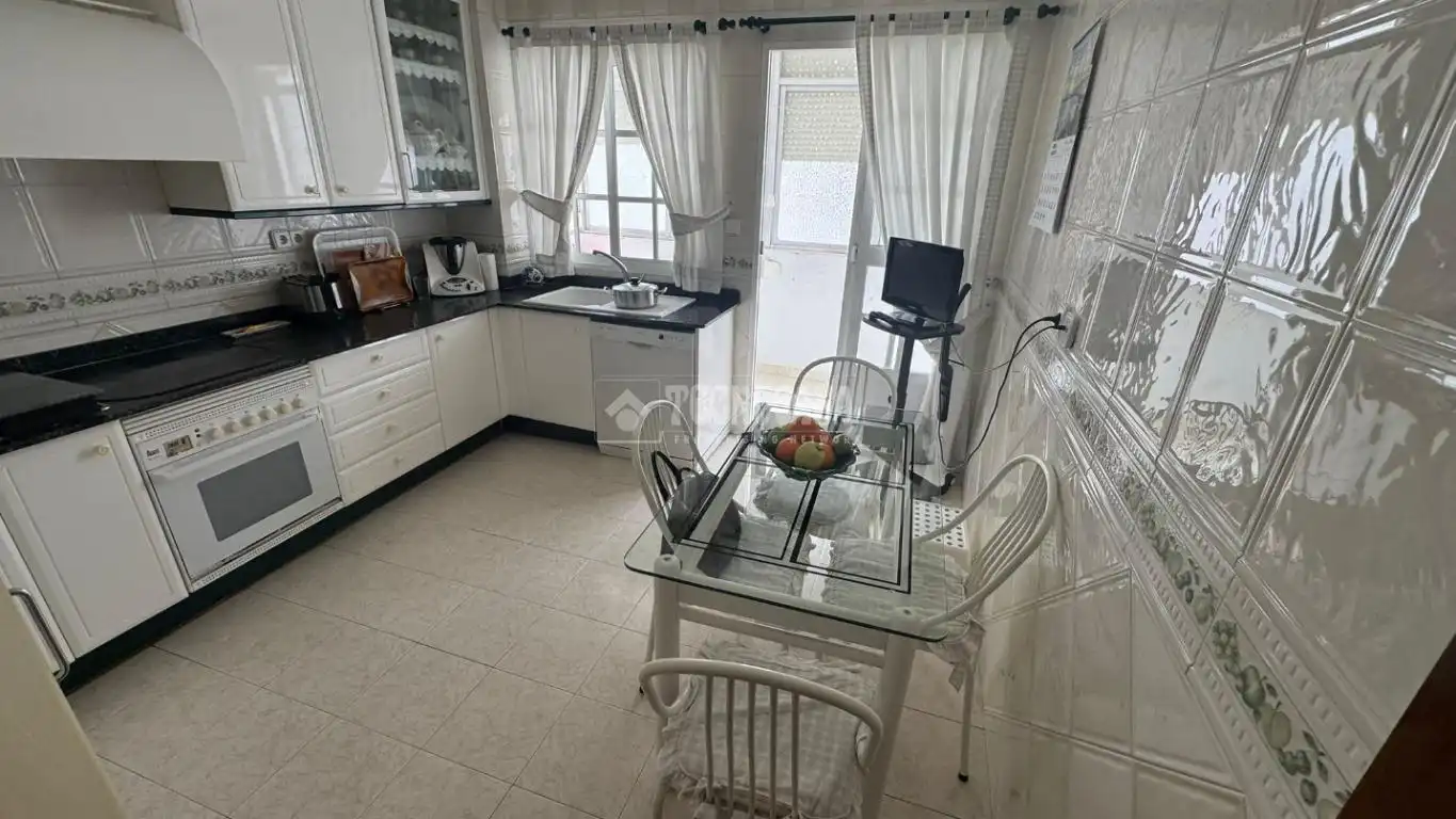 Cocina de Piso en venta en Cádiz con Terraza