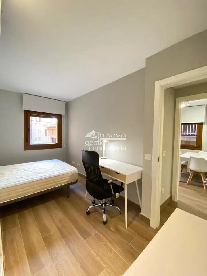 Ground floor for rent in San Nicolás, Plaza Mayor - San Agustín