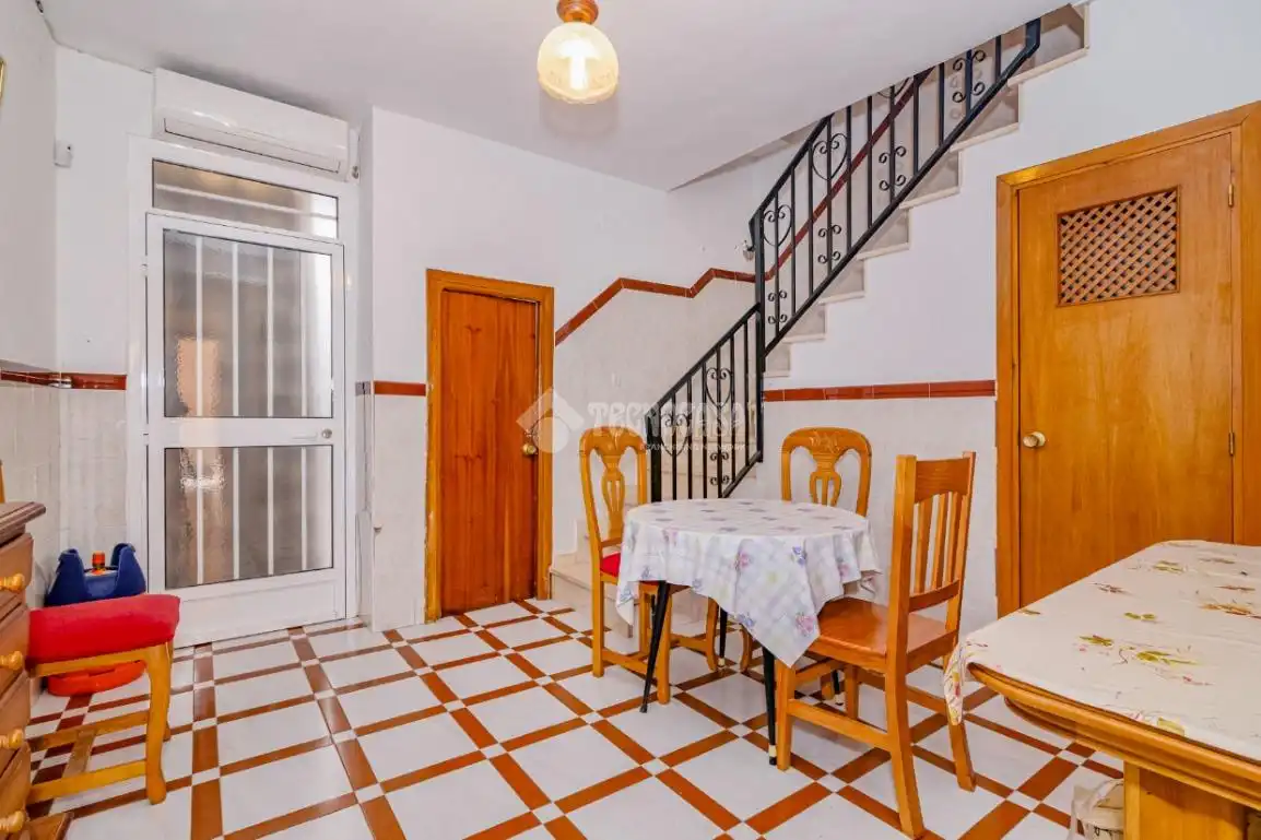 Casa adosada en venta en Lucena con Aire acondicionado y Amueblado