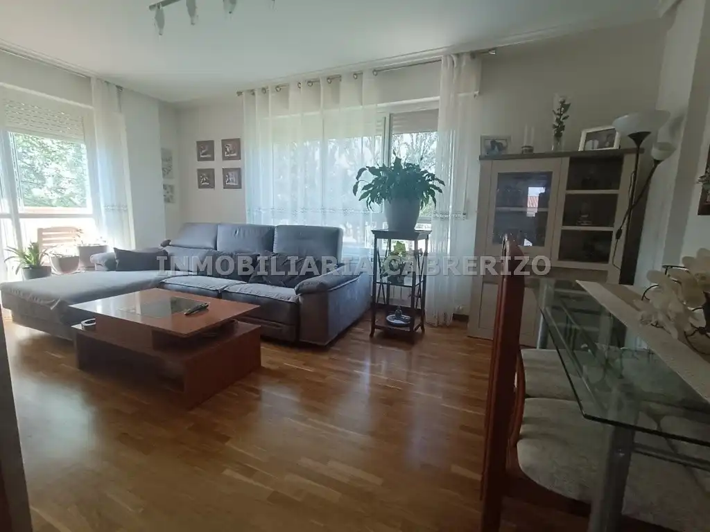 Sala de estar de Piso en venta en  Logroño con Calefacción, Parquet y Terraza