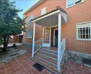 Exterior view of Single-family semi-detached for sale in  Madrid Capital  with Heating, Private garden and Storage room