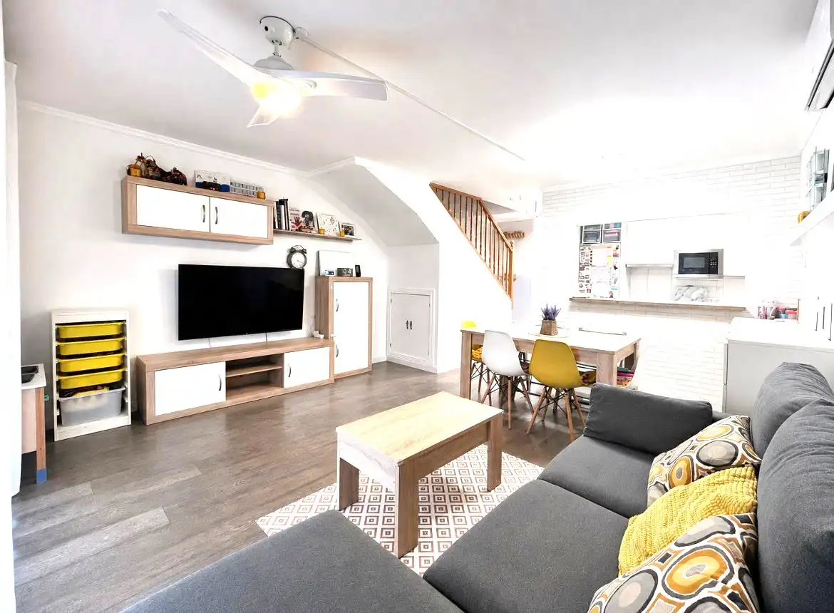 Sala de estar de Casa adosada en venta en Mont-roig del Camp con Aire acondicionado, Calefacción y Terraza