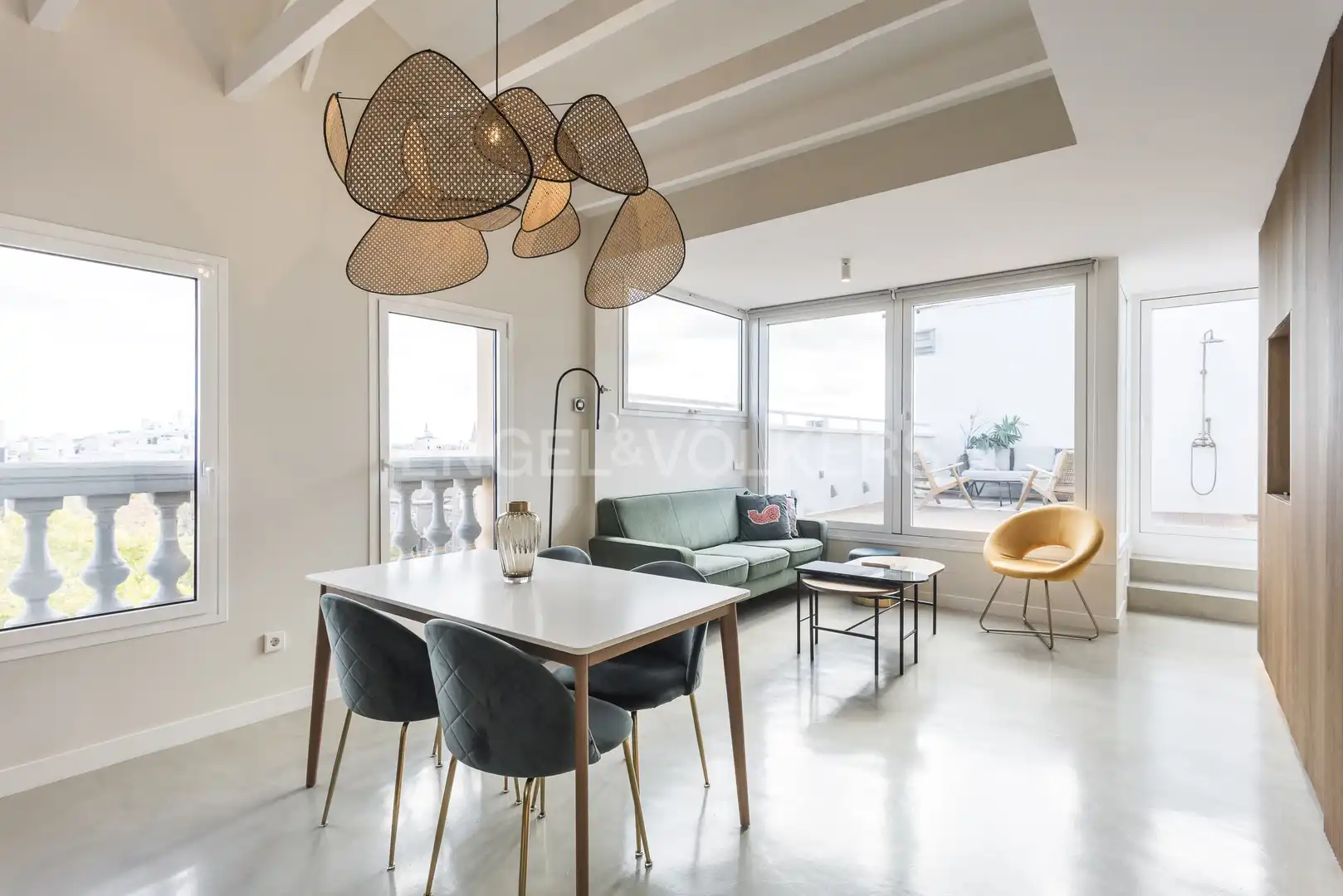 Wohnzimmer von Dachboden zum Verkauf in Madrid mit Klimaanlage, Heizung und Terrasse