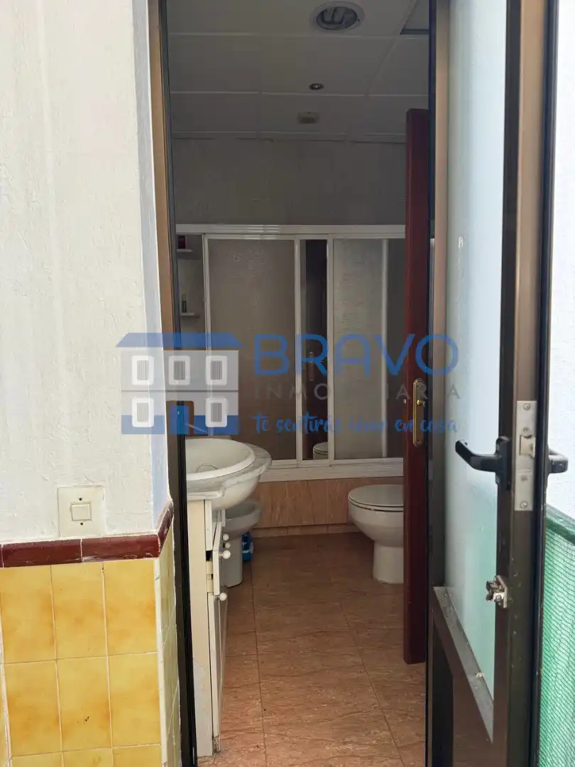 Badezimmer von Einfamilien-Reihenhaus zum Verkauf in Don Benito mit Terrasse und Abstellraum