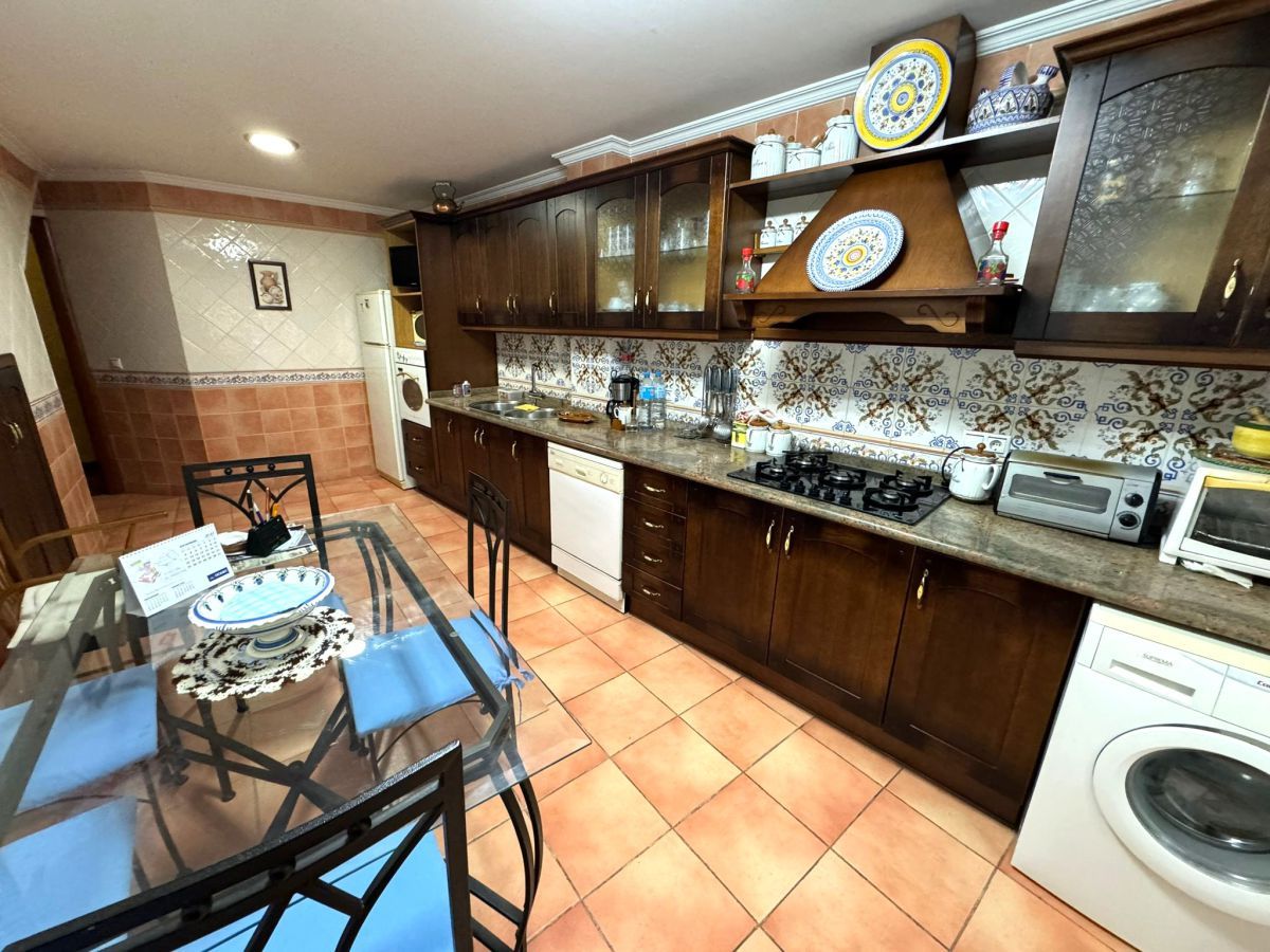 Cuina de Casa o xalet en venda en Valdepeñas amb Aire condicionat, Calefacció i Terrassa