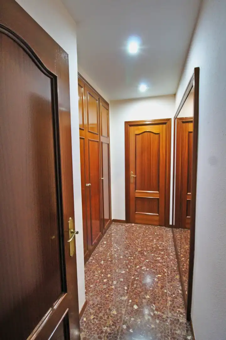 Piso en venta en L'Hospitalet de Llobregat con Aire acondicionado, Calefacción y Amueblado