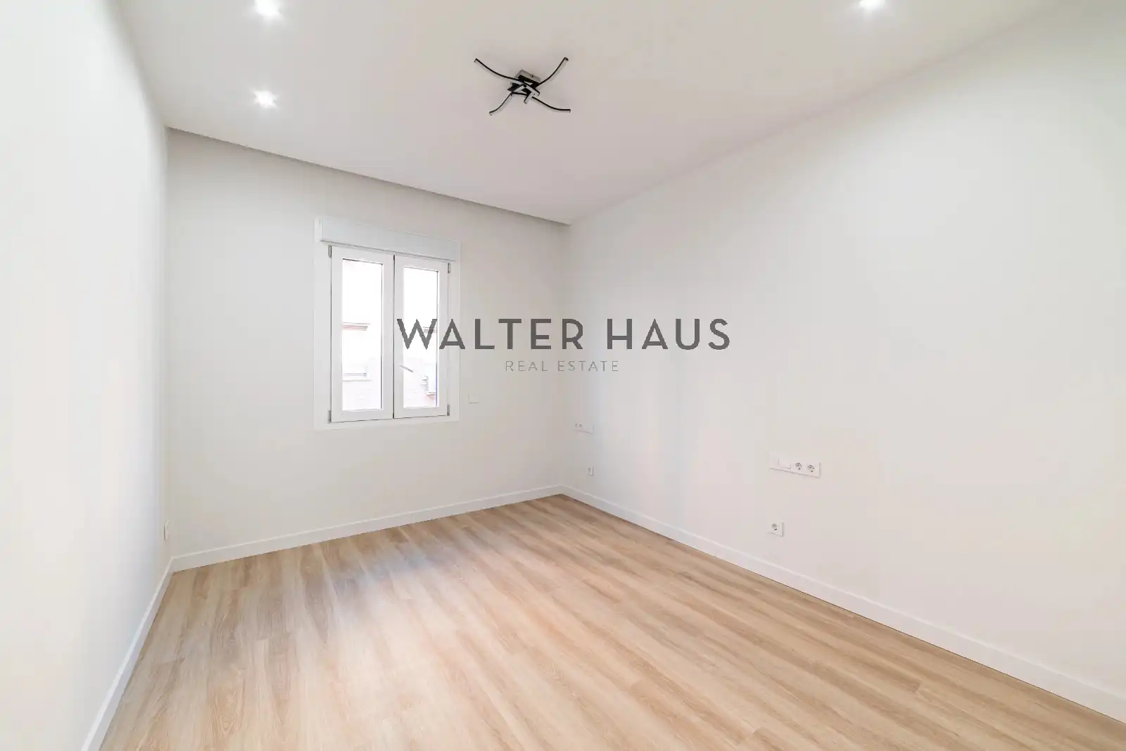 Flat for rent in Madrid  with Air Conditioner, Heating and Storage room