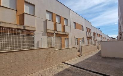 Exterior view of Single-family semi-detached for sale in  Almería Capital  with Private garden, Terrace and Storage room