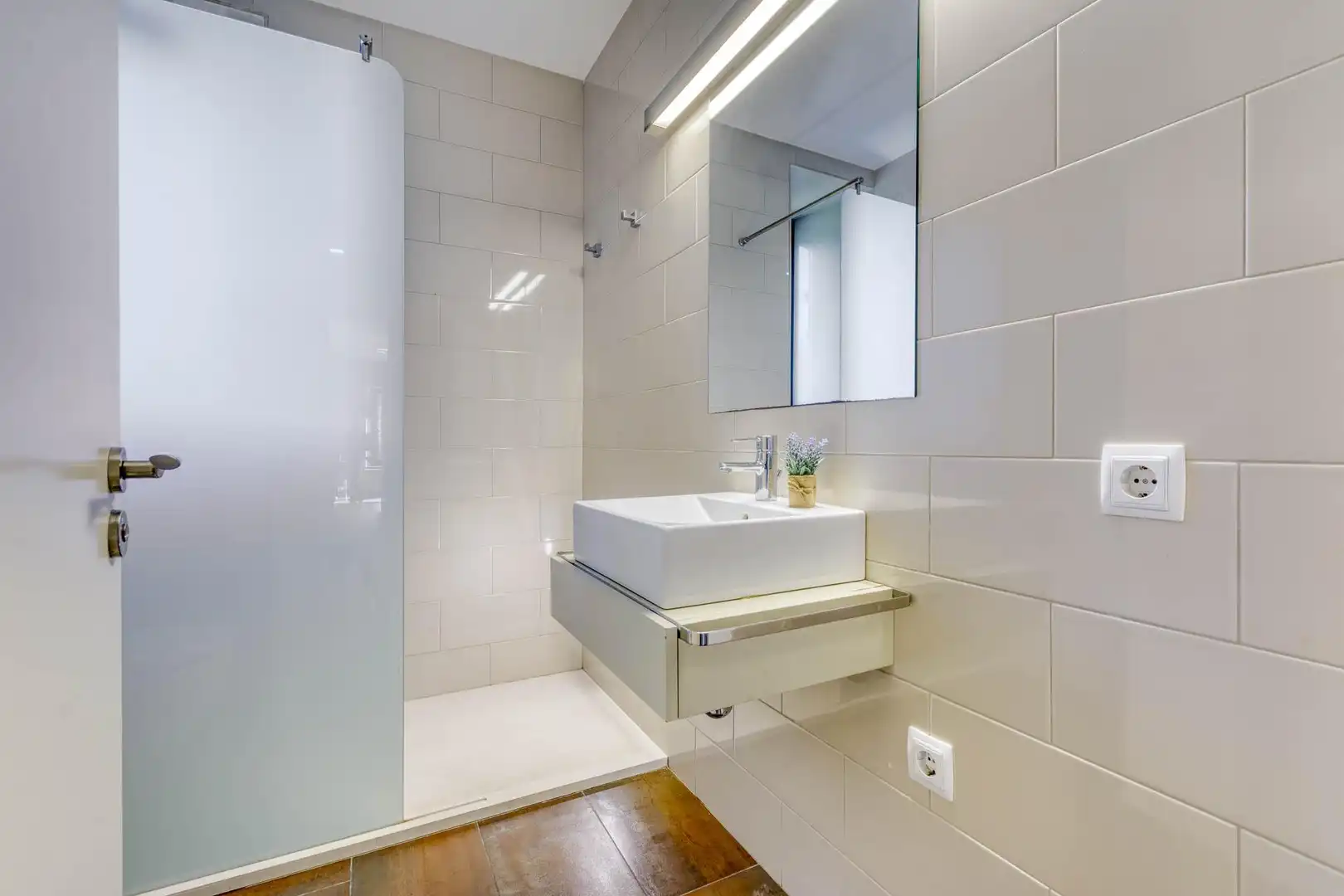 Baño de Finca rústica en venta en Boadella i les Escaules con Calefacción, Jardín privado y Terraza