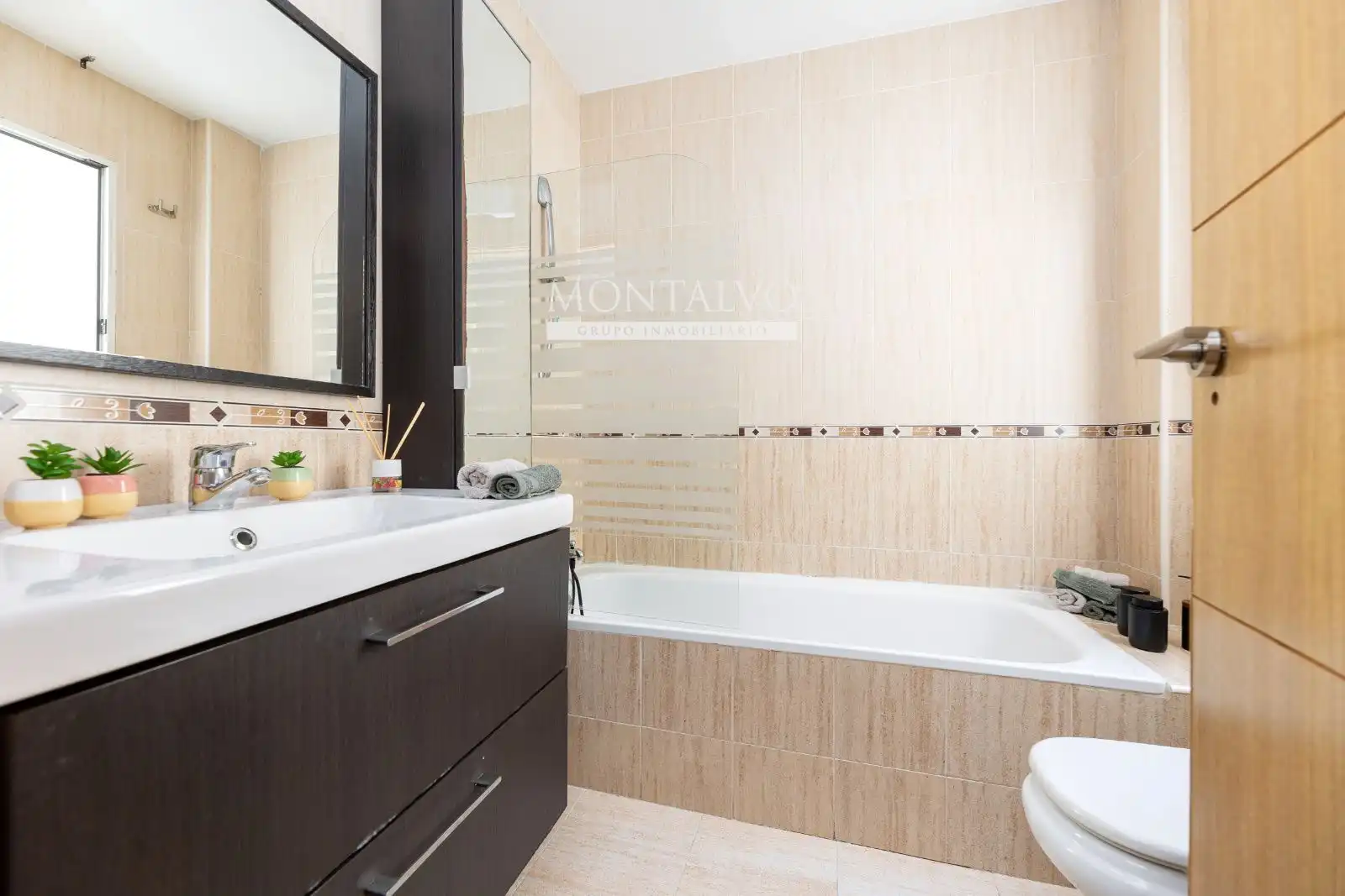 Baño de Ático en venta en Atarfe con Terraza y Amueblado
