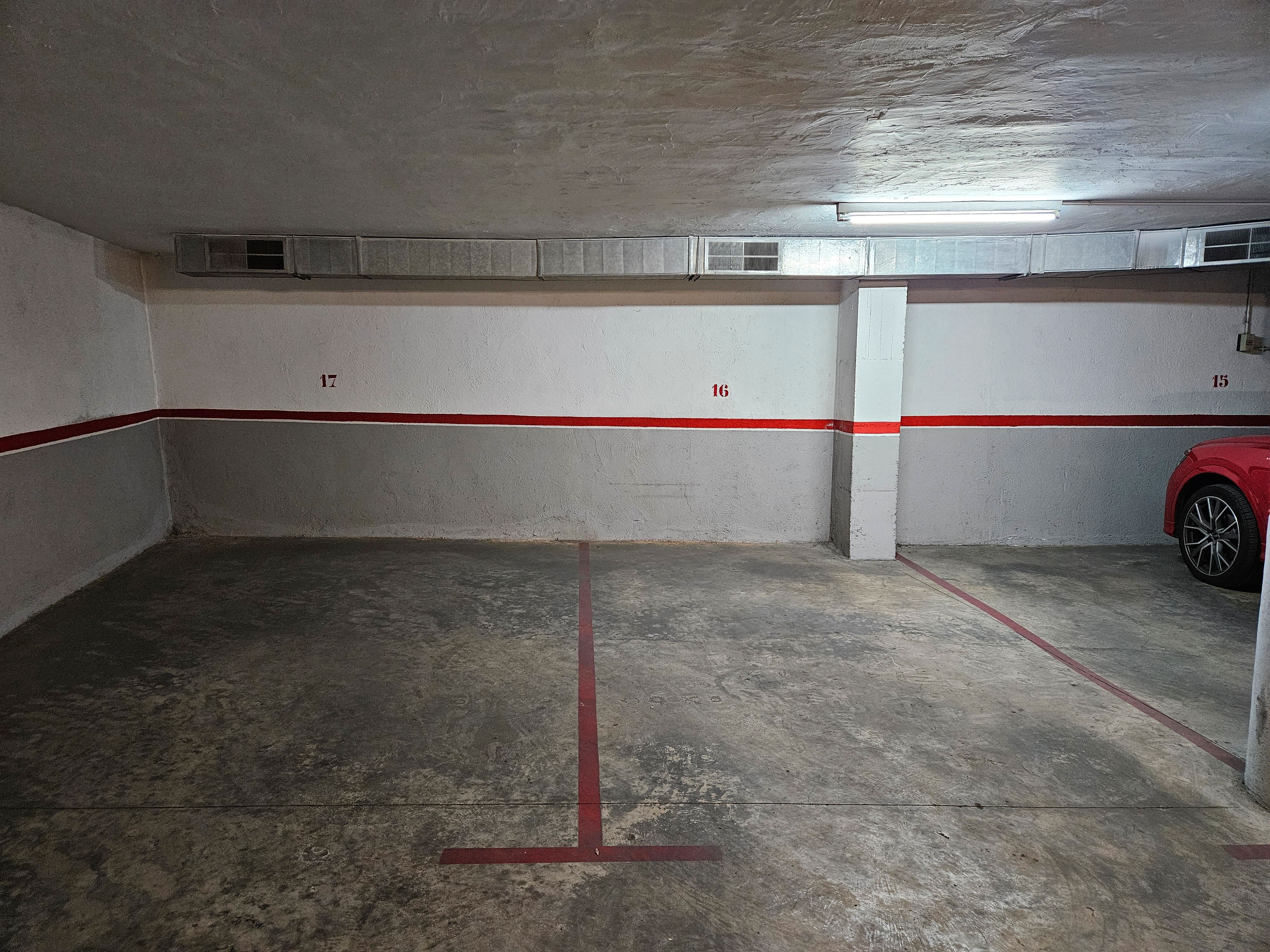 Garage to rent in Carrer d'Ustrell, Hostafrancs, Centre - Sant Oleguer