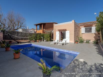 Swimming pool of House or chalet for sale in Castelló d'Empúries  with Air Conditioner, Terrace and Swimming Pool