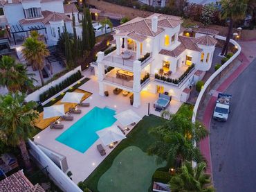 Haus mit Balkon zum Verkauf in Nueva Andalucía