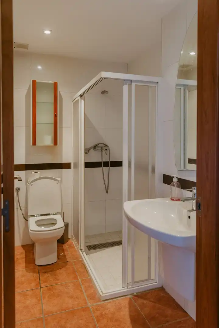 Bathroom of Houses for sale in Santa Coloma de Gramenet  with Air Conditioner, Heating and Private garden