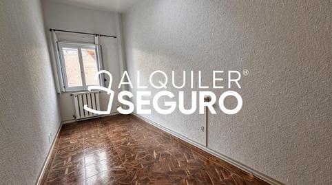 Photo 3 of Flat for rent in Vicenta Villegas, Lucero,  Madrid Capital