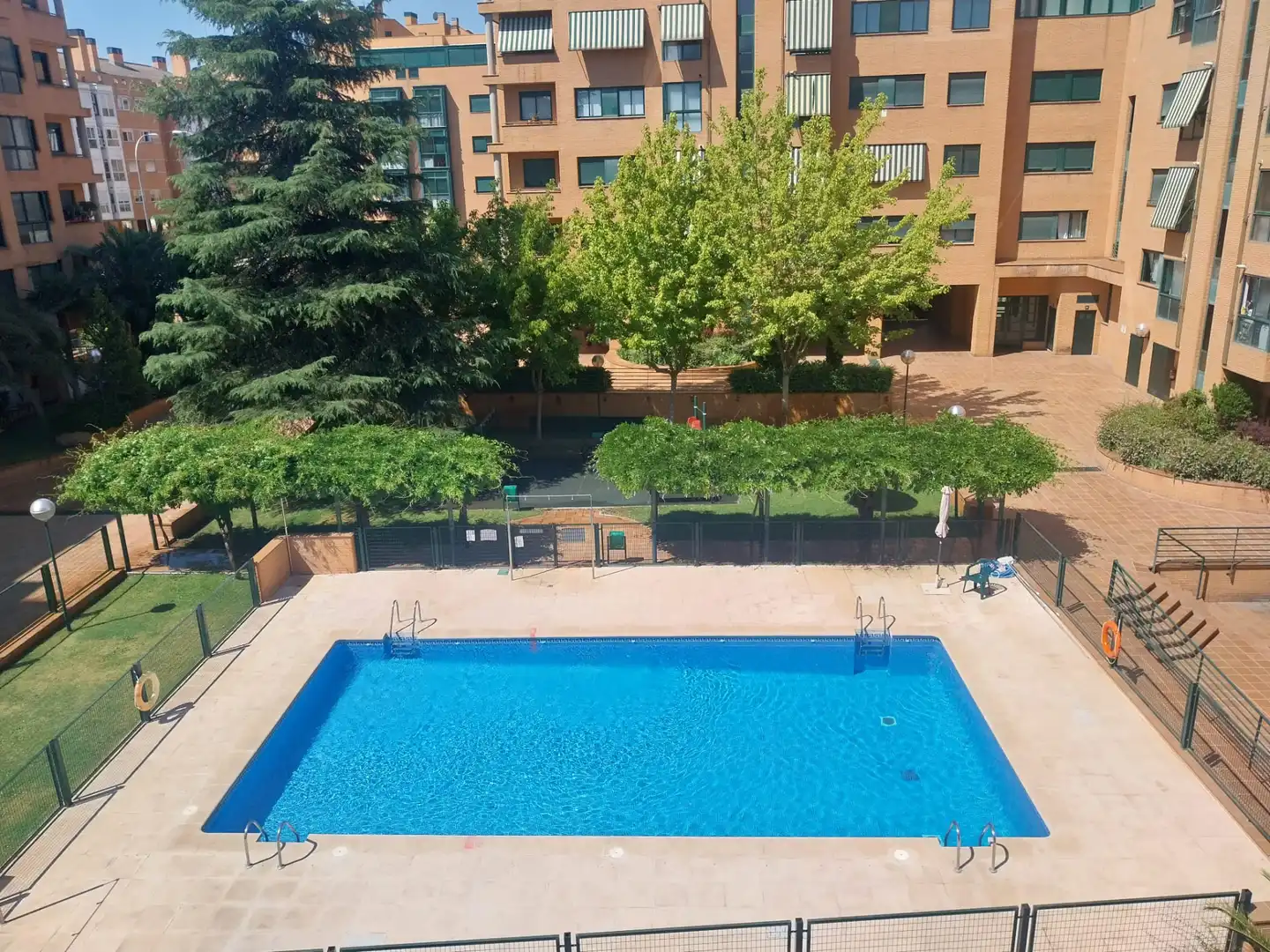 Schwimmbecken von Wohnung zur Miete in Madrid mit Klimaanlage, Heizung und Parkett
