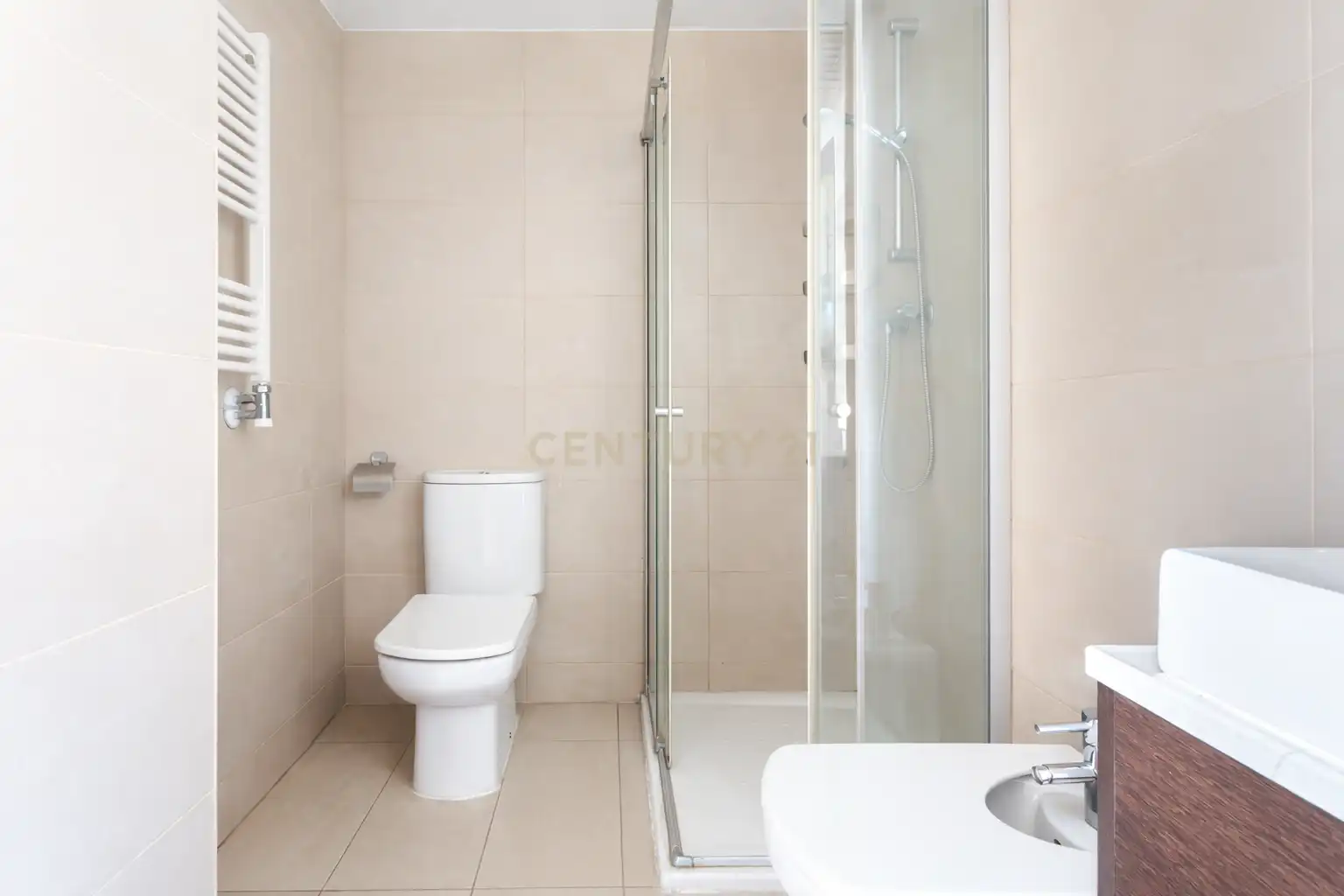 Baño de Apartamento en venta en Badalona con Jardín privado, Piscina y Balcón