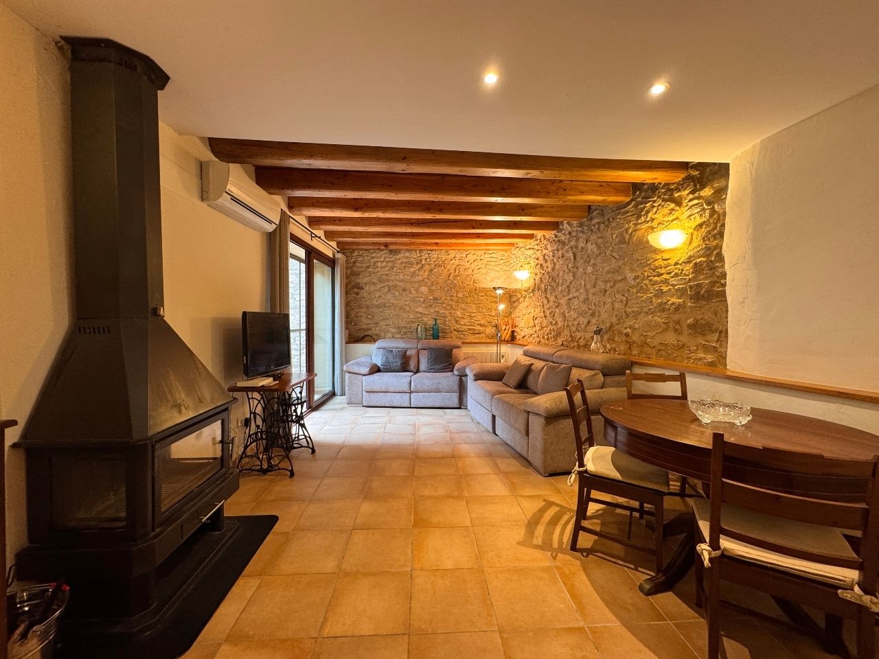 Sala d'estar de Finca rústica en venda en Gualta amb Aire condicionat, Calefacció i Terrassa