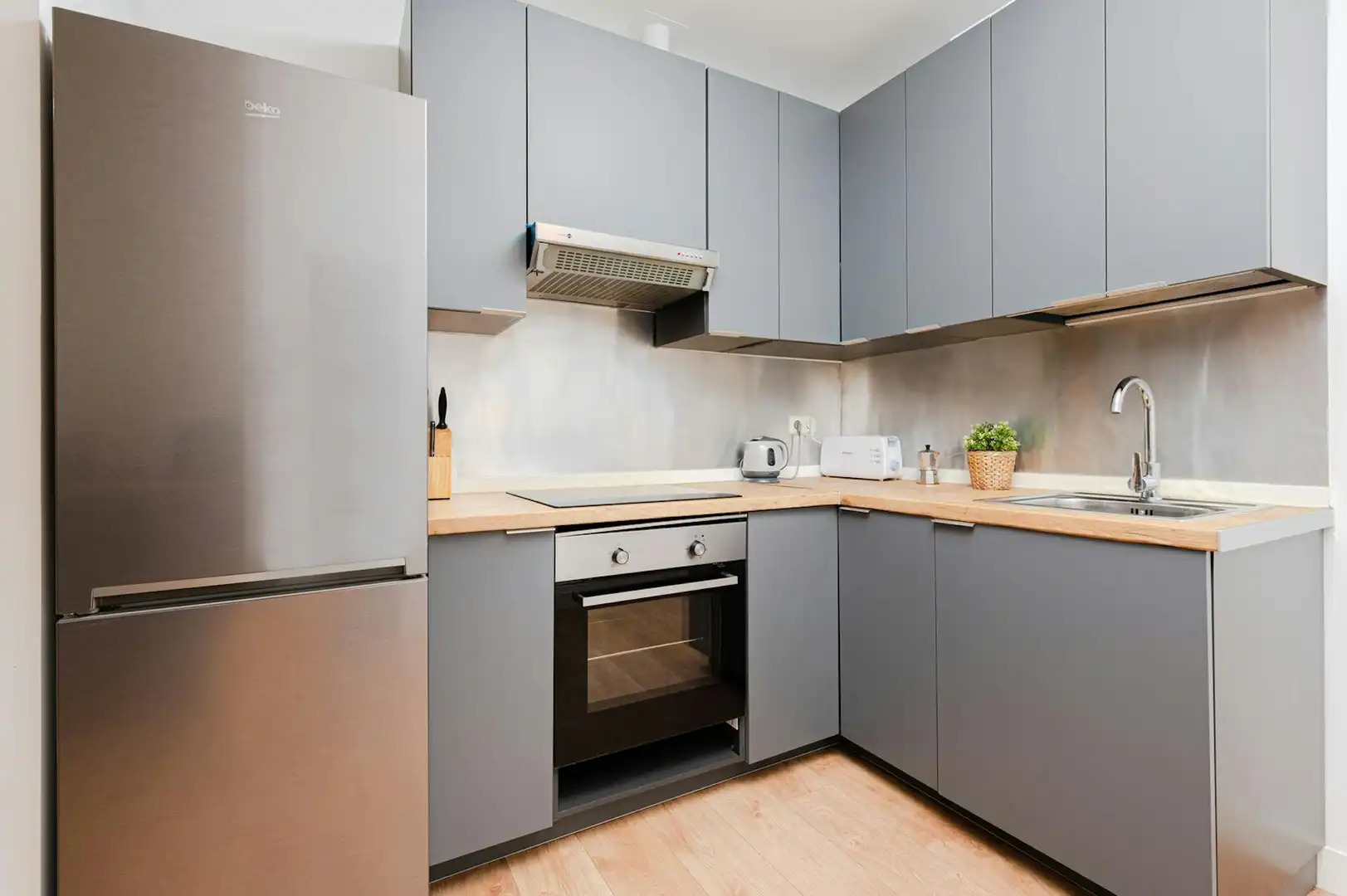 Cocina de Piso para compartir en Madrid con Calefacción, Lavadora y TV