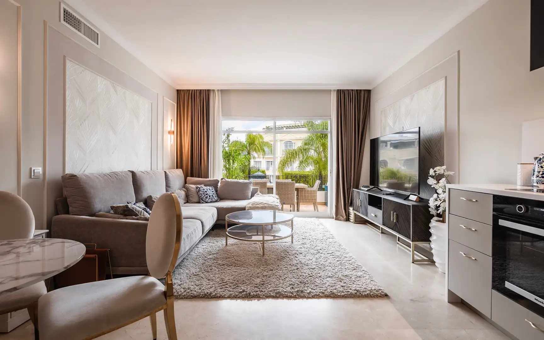 Living room of Duplexes for sale in Marbella  with Air Conditioner, Terrace and Swimming Pool