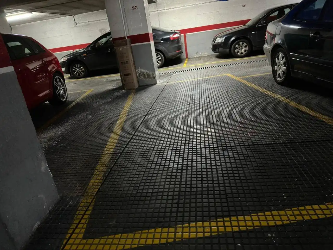 Parking de Piso en venta en Ourense Capital  con Calefacción, Trastero y Balcón
