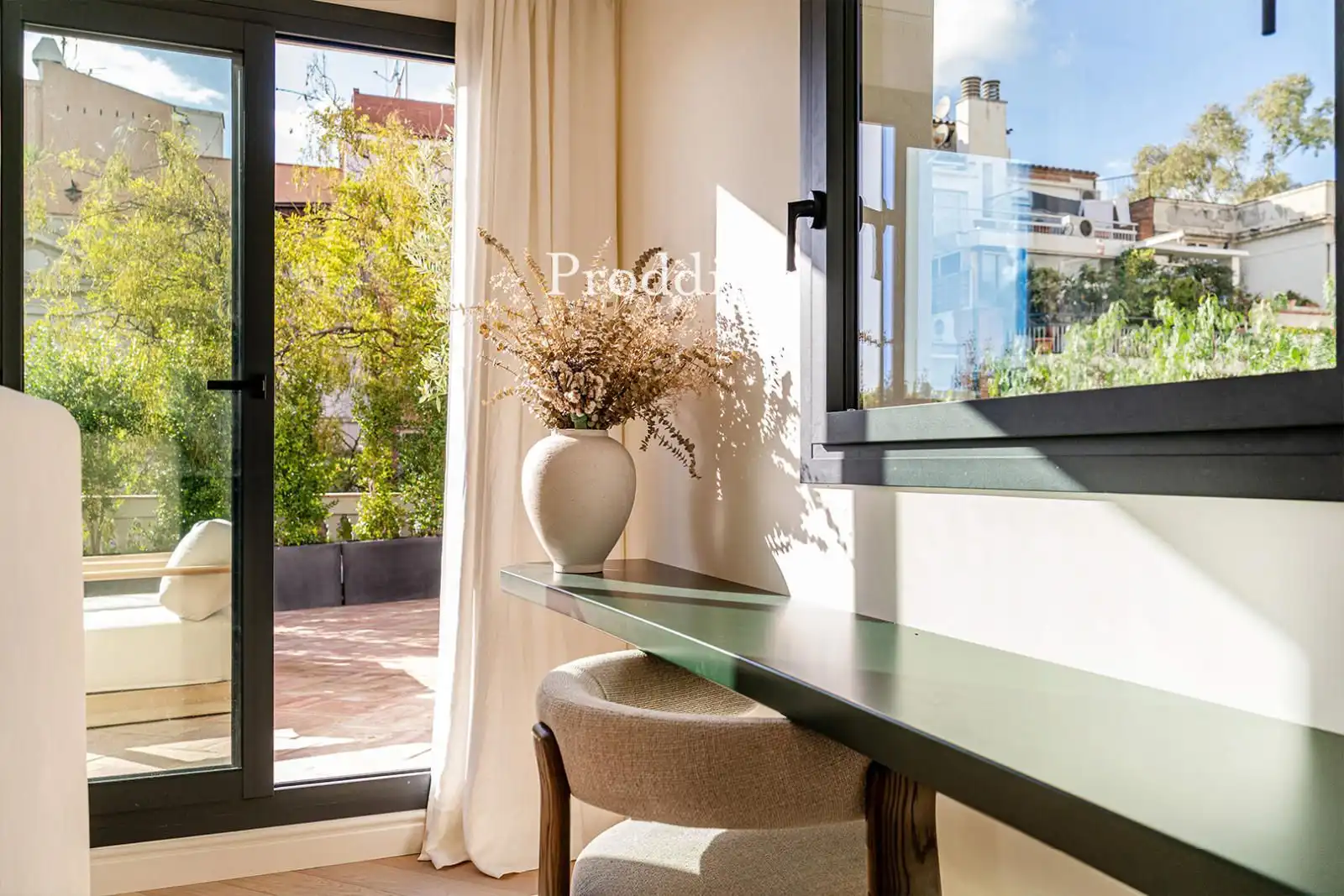 Vista exterior de Casa o xalet en venda en Barcelona amb Aire condicionat, Calefacció i Jardí privat