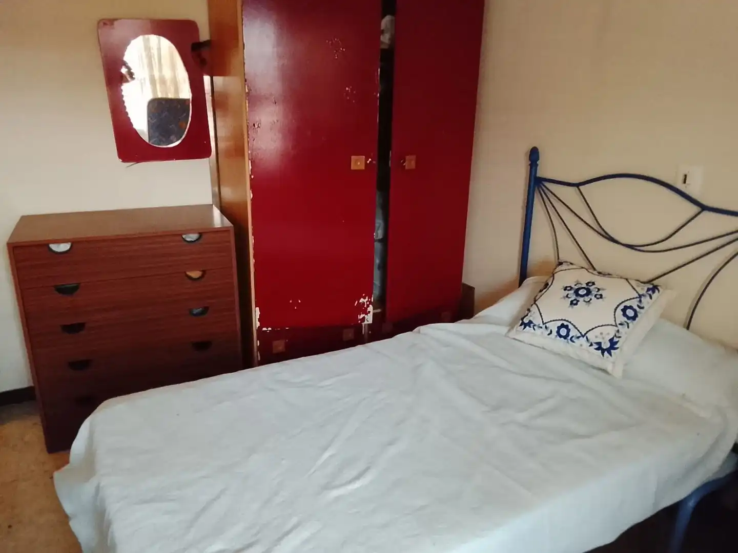 Dormitori de Casa o xalet en venda en Madrigal de la Vera amb Jardí privat
