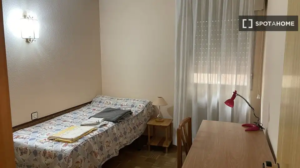 Habitación de Piso para compartir en Leganés con Aire acondicionado, Calefacción y Amueblado