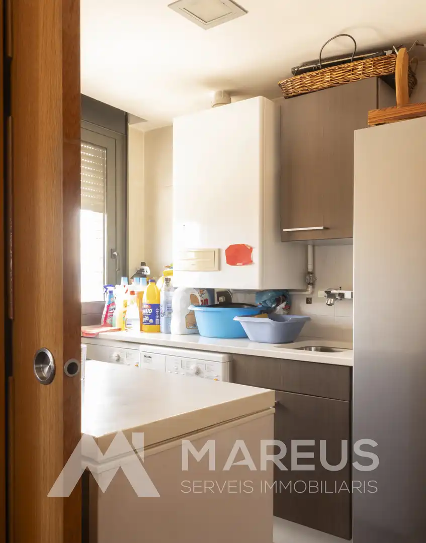 Cuina de Àtic en venda en Vic amb Calefacció, Parquet i Terrassa