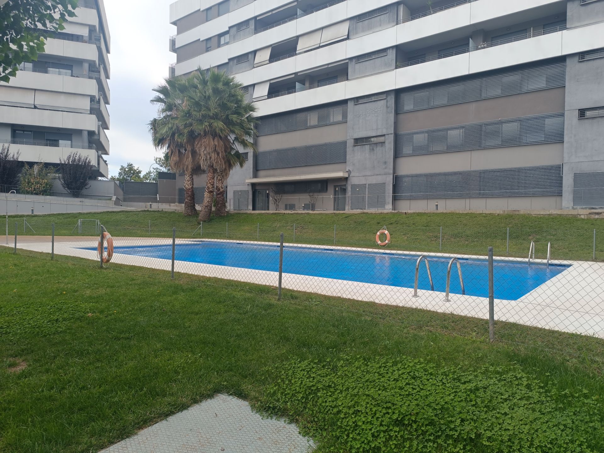 Swimming pool of Duplex to rent in Terrassa  with Air Conditioner, Heating and Parquet flooring