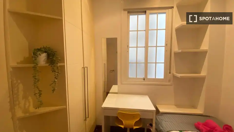 Bedroom of Flat for rent in Madrid  with Air Conditioner, Heating and Furnished