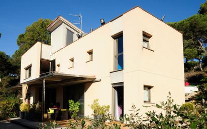 Vista exterior de Casa o xalet en venda en Vilanova del Vallès amb Aire condicionat, Calefacció i Jardí privat