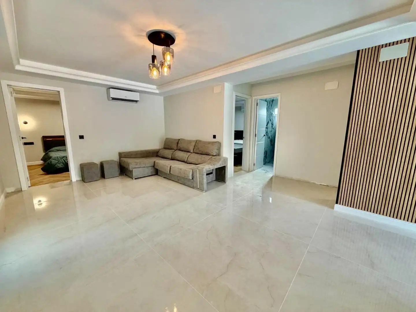 Sala d'estar de Casa o xalet en venda en Alicante / Alacant amb Aire condicionat, Calefacció i Terrassa