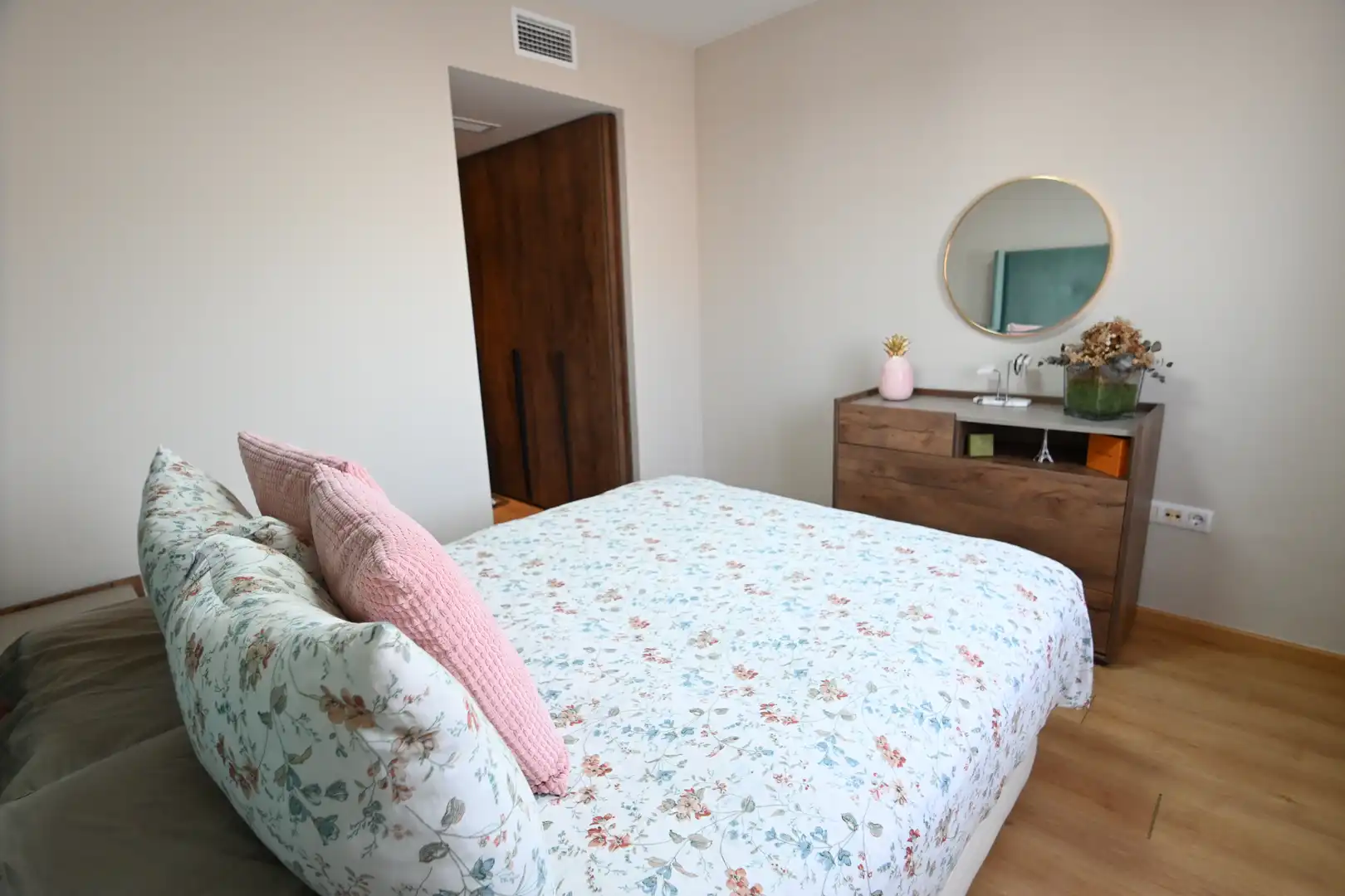 Bedroom of Flat for sale in La Zubia  with Air Conditioner, Storage room and Balcony