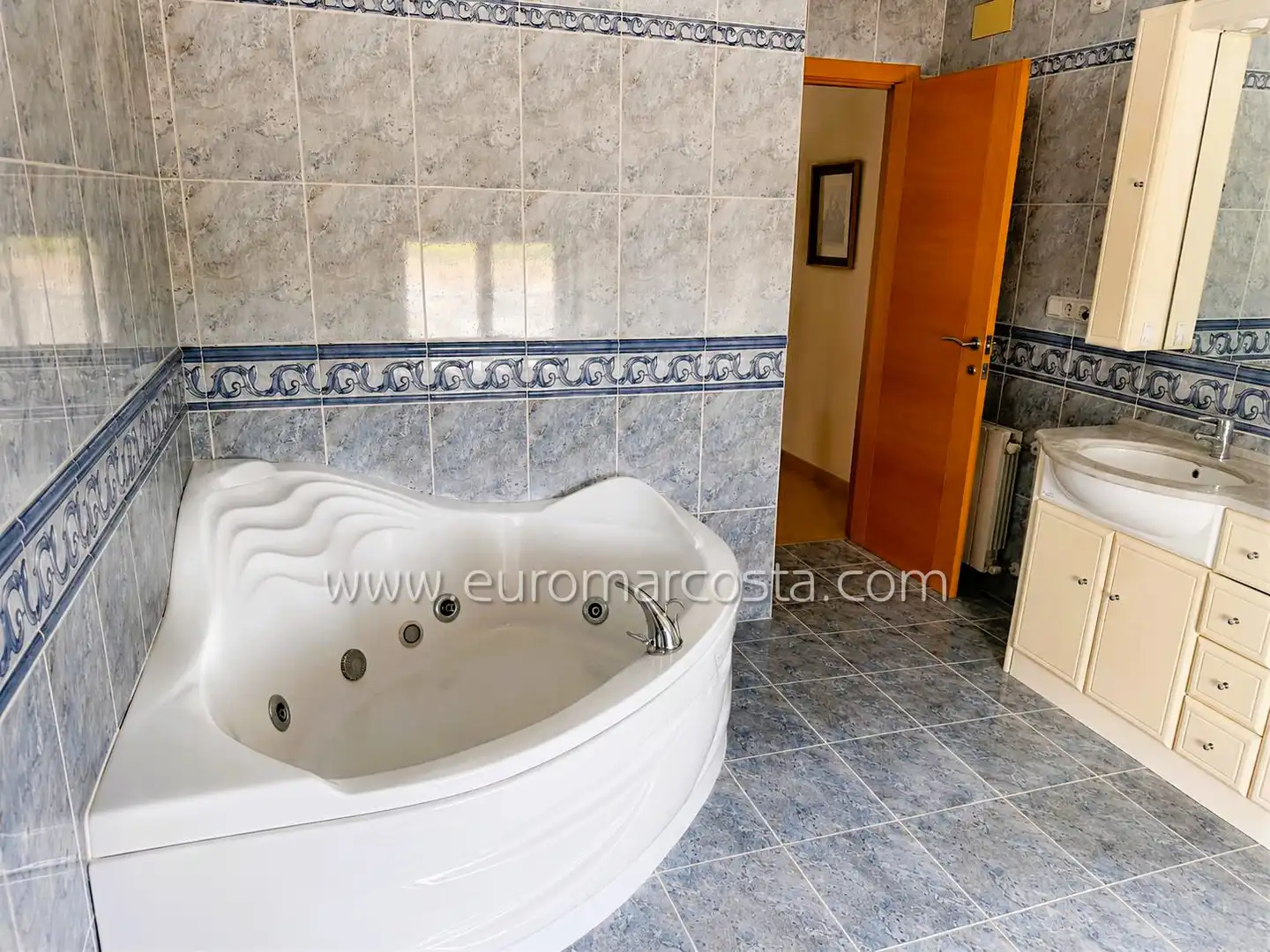 Bathroom of Houses for sale in Elche / Elx  with Air Conditioner, Heating and Private garden
