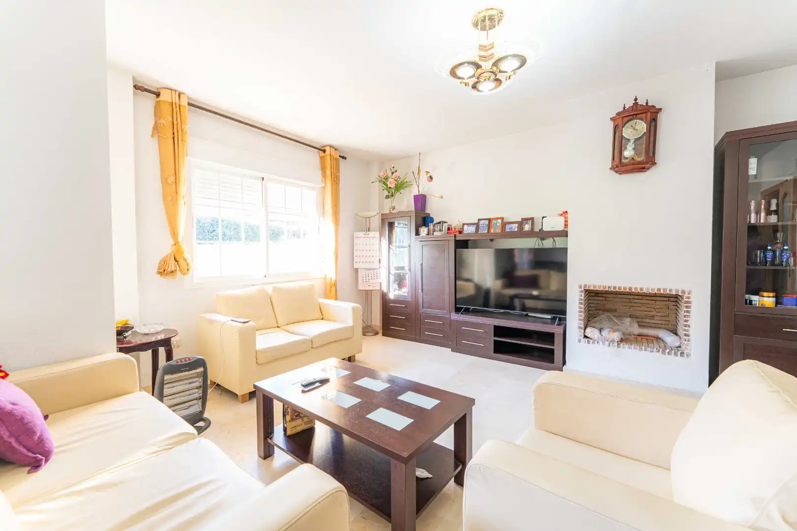 Living room of Houses for sale in Arroyomolinos (Madrid)  with Air Conditioner, Heating and Private garden