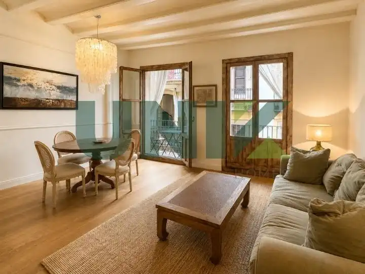 Piso con terraza en venta en Carrer AVINYO, imagen 2
