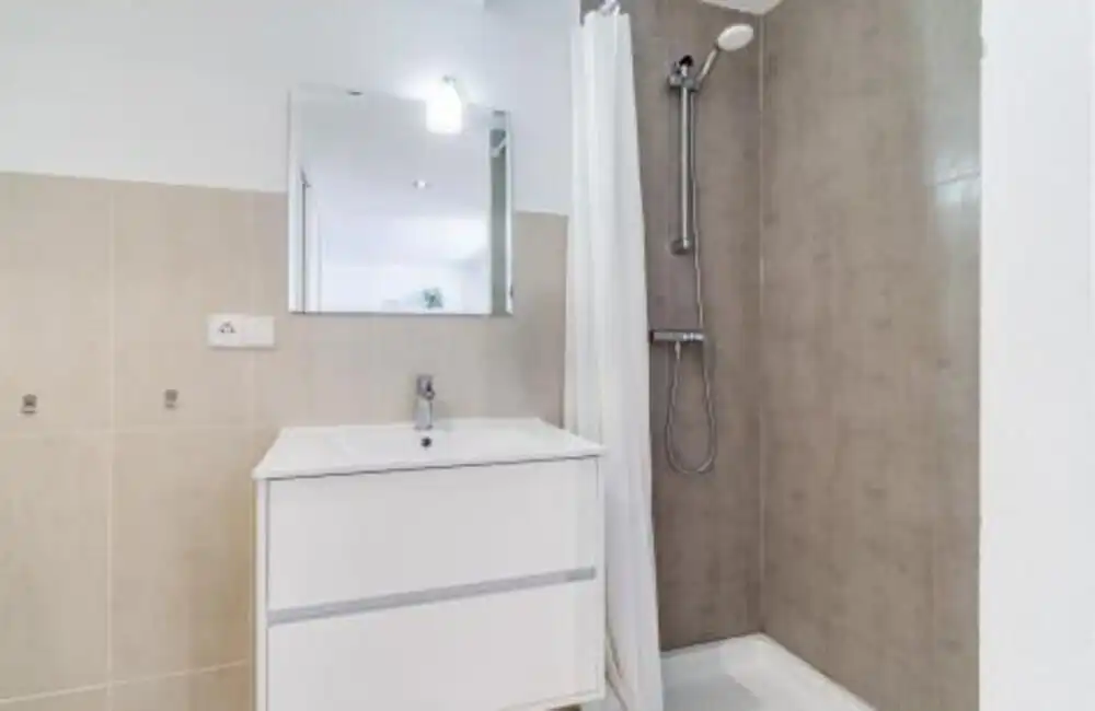 Baño de Apartamento de alquiler en Marbella con Aire acondicionado, Amueblado y Balcón