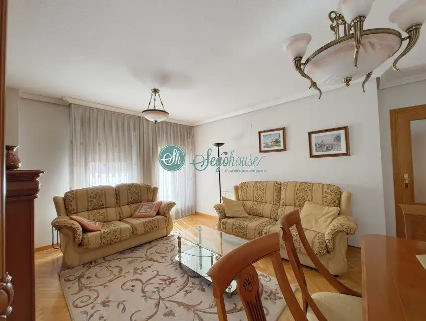 Sala de estar de Piso de alquiler en Segovia con Calefacción, Parquet y Terraza