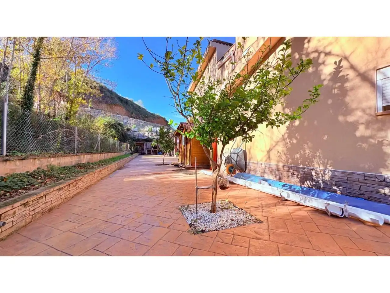 Vista exterior de Casa o xalet en venda en Castellar del Vallès amb Terrassa
