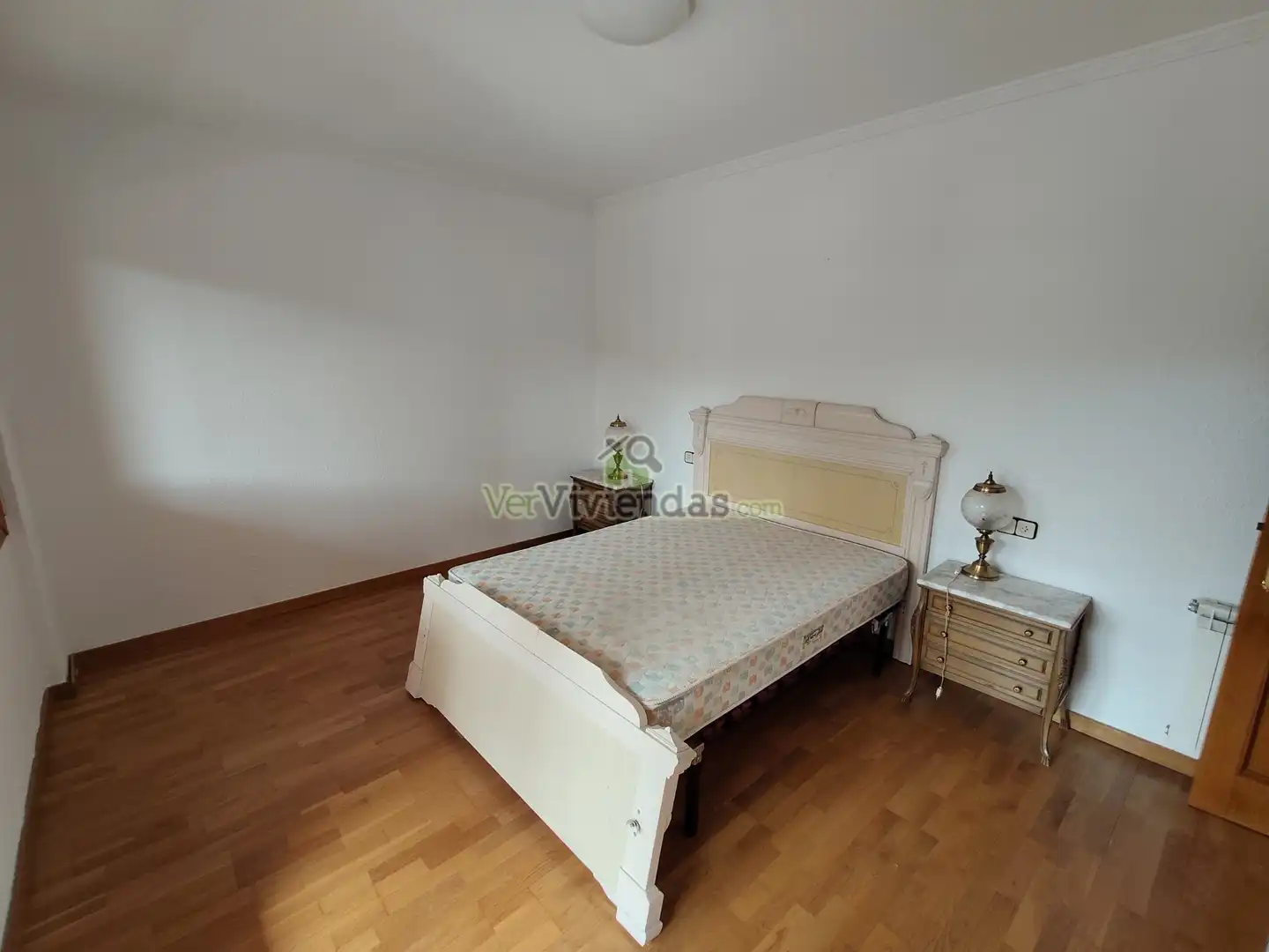 Dormitori de Casa o xalet en venda en Cerdanyola del Vallès amb Calefacció, Jardí privat i Parquet