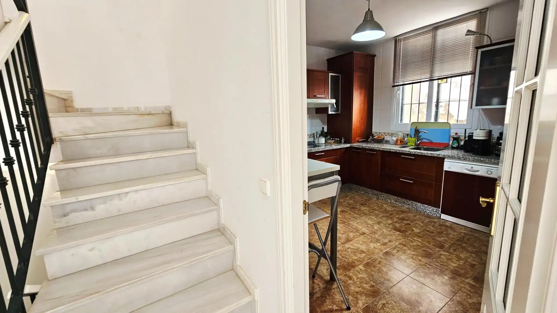 Cuina de Casa adosada en venda en Benalmádena amb Aire condicionat, Jardí privat i Terrassa