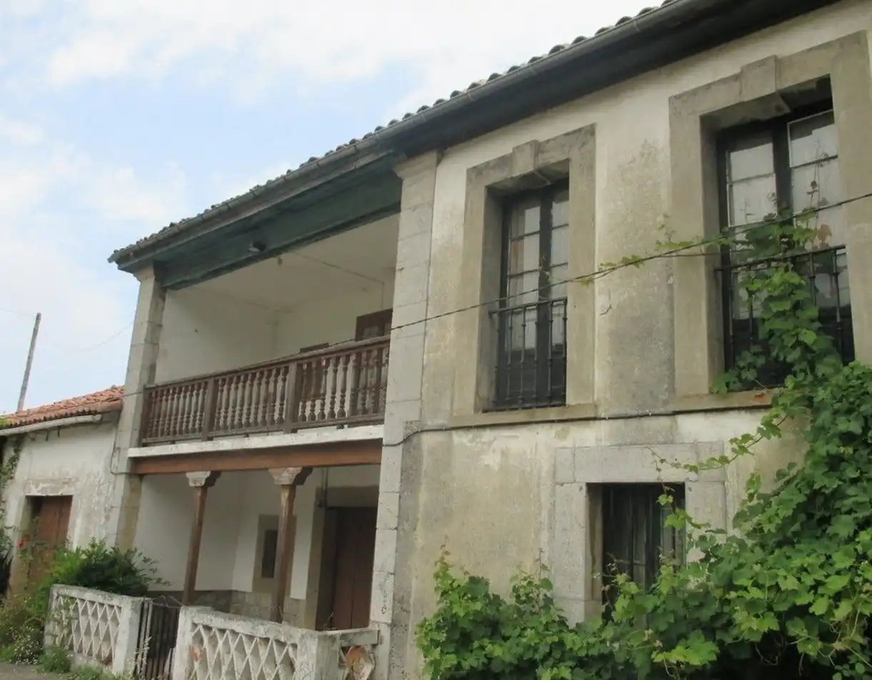 Außenansicht von Country house zum Verkauf in Ribadesella mit Privatgarten, Terrasse und Balkon