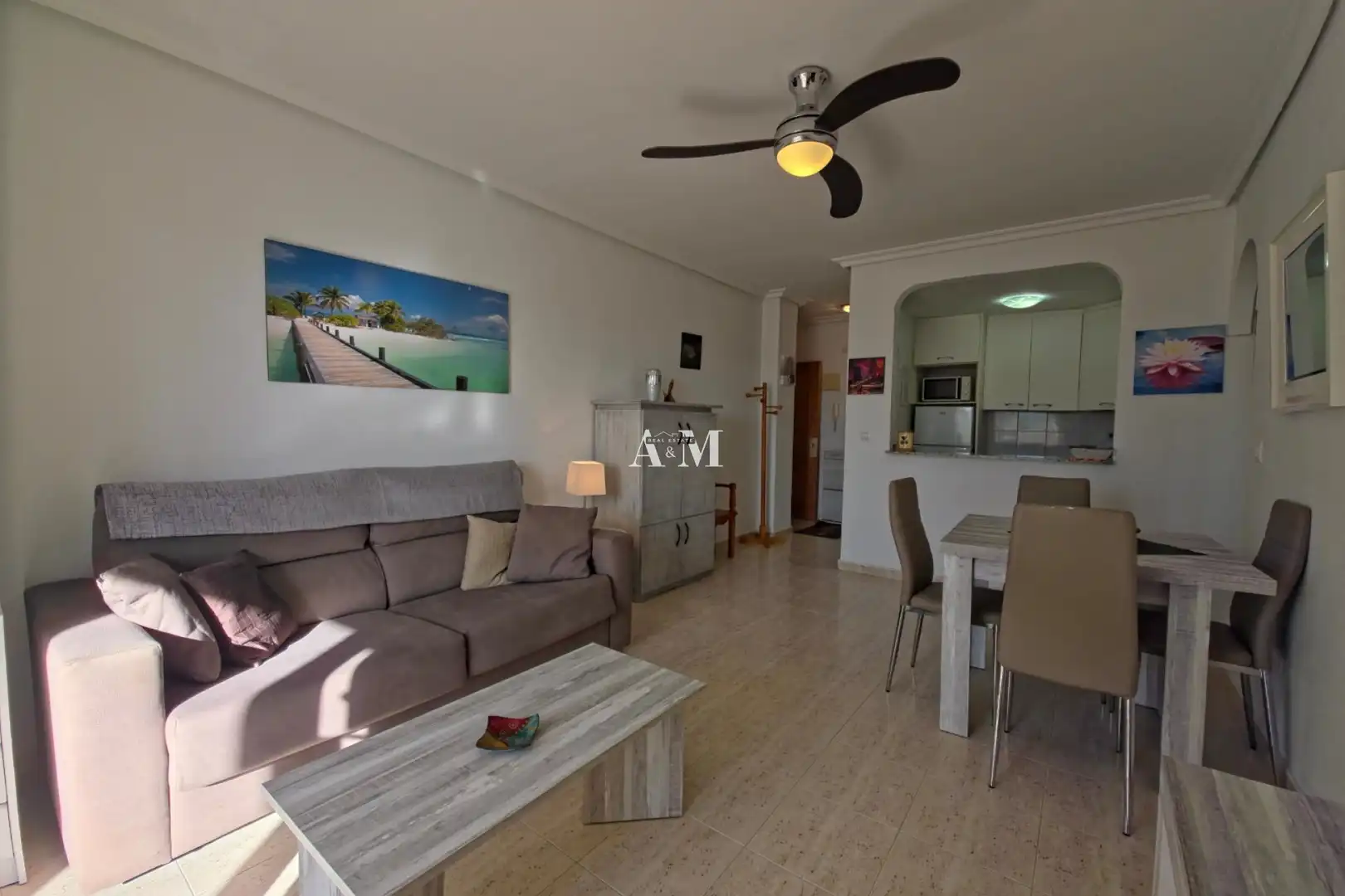 Sala d'estar de Pis de lloguer en Torrevieja amb Terrassa, Piscina i Rentadora