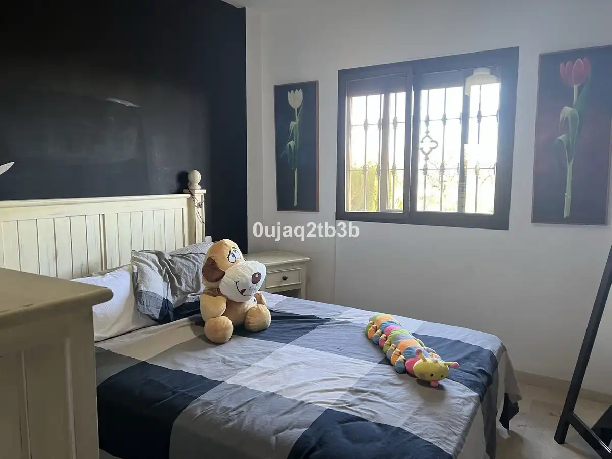 Dormitori de Apartament en venda en Estepona amb Aire condicionat, Terrassa i Piscina comunitària
