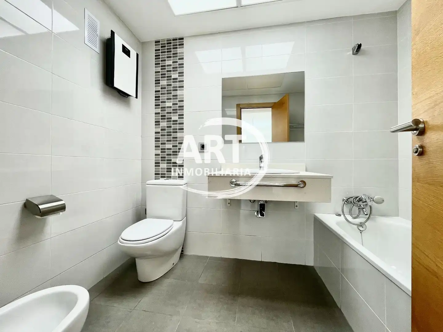 Bathroom of Flat for sale in La Pobla de Vallbona  with Air Conditioner, Heating and Terrace