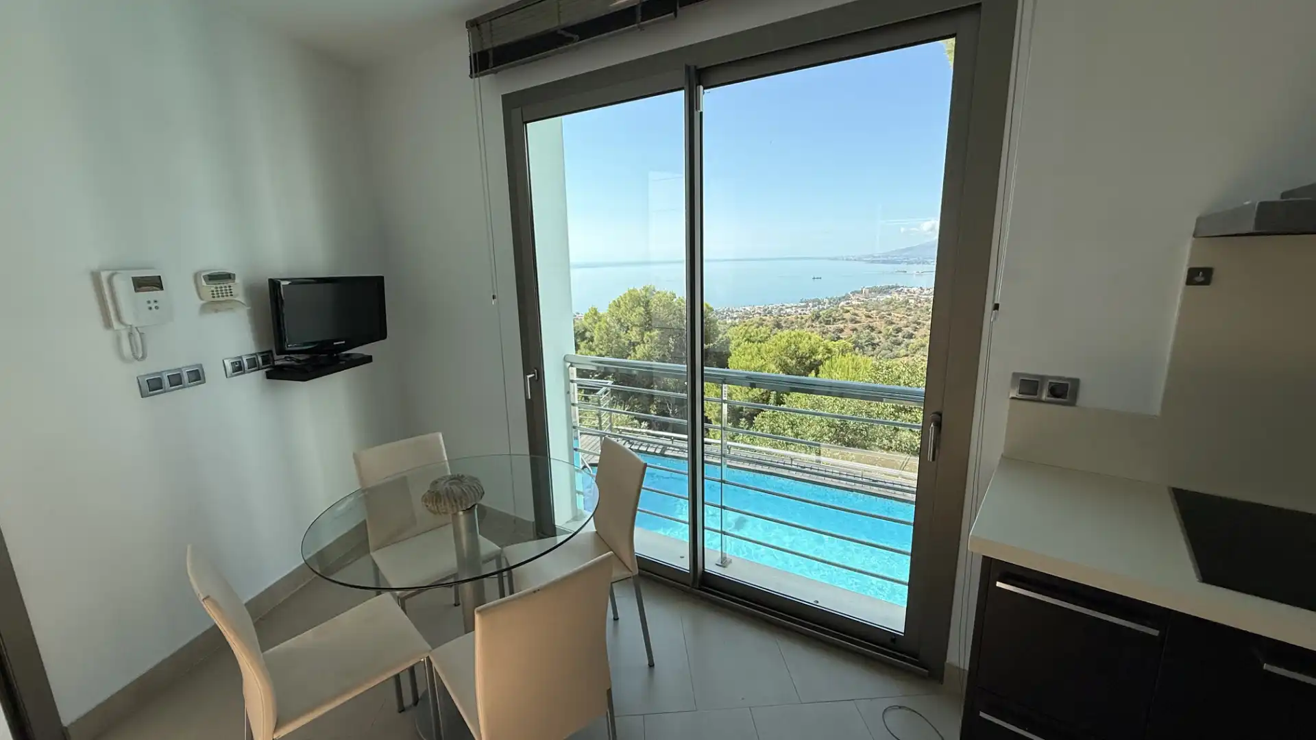 Houses for sale in Calle Esterlicia, 1, Pinares de San Antón