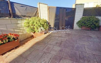 Terrace of House or chalet for sale in Elda  with Air Conditioner and Swimming Pool